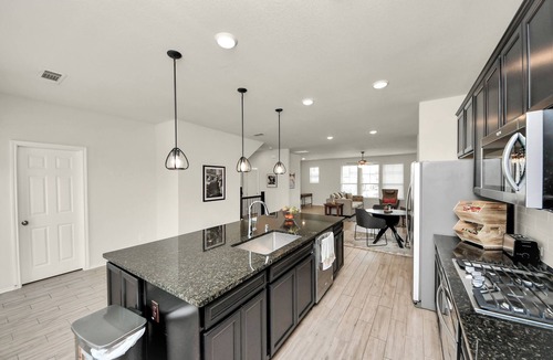 Woodlake - Briar Meadow House | Modern Cozy Spacious 4BR/3.5BA Houston Galleria