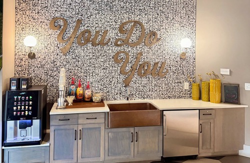 Villa Heights Apartment | Modern Cozy Stay in Charlotte nFree Parking + Great Location