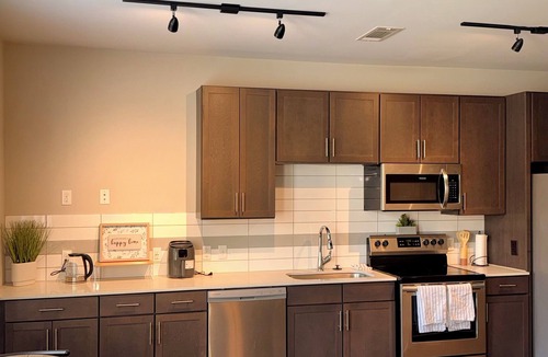 Villa Heights Apartment | Modern Cozy Stay in Charlotte nFree Parking + Great Location