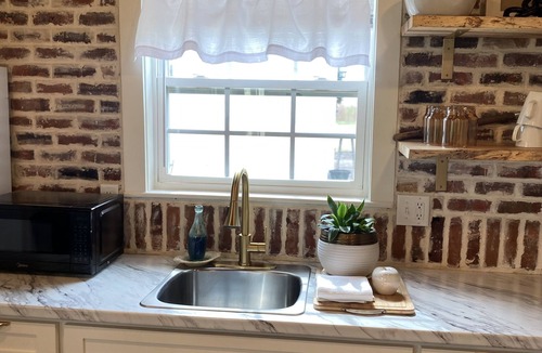 Ochlocknee Apartment | Modern, cozy, Studio Apartment