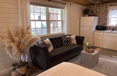 Ochlocknee Apartment | Modern, cozy, Studio Apartment