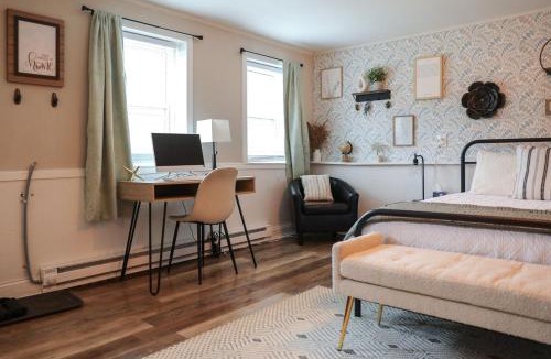 Broad Brook Apartment | Modern Cozy Studio