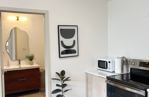 Wichita House | Modern & Cozy Studio W/Large Shower & W/D