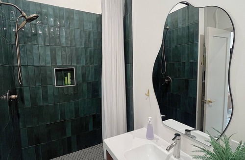 Wichita House | Modern & Cozy Studio W/Large Shower & W/D