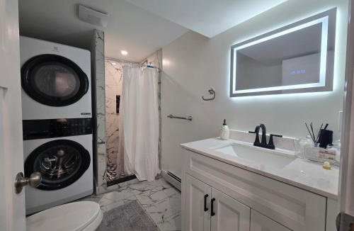 Norwood Apartment | Modern & Cozy Suite