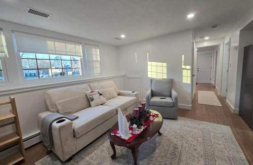 Norwood Apartment | Modern & Cozy Suite