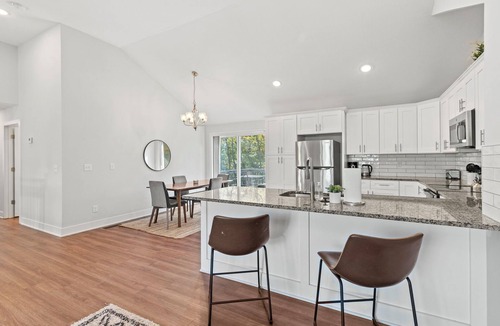 Excelsior Springs House | Modern Creekside Haven – 2-Car Garage & Deck Views
