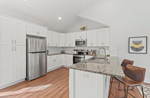 Excelsior Springs House | Modern Creekside Haven – 2-Car Garage & Deck Views