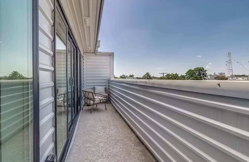 Old East Dallas House | Modern Dallas 3BR Townhome Near Deep Ellum
