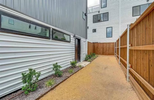 Old East Dallas House | Modern Dallas 3BR Townhome Near Deep Ellum