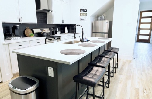 Dallas House | Modern Dallas Home, Free Parking & Wi-Fi