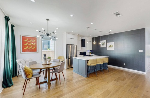Cedar Crest House | Modern Dallas Retreat 5 Mi to Dtwn: Pets Welcome