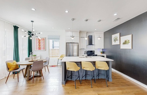 Cedar Crest House | Modern Dallas Retreat 5 Mi to Dtwn: Pets Welcome
