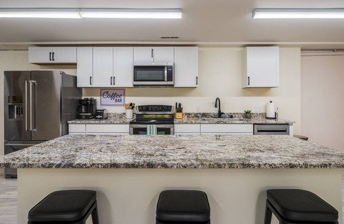 Wenatchee House | Modern Daylight Rambler w/Hottub