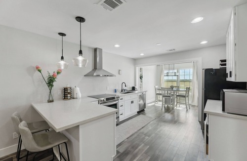 Del Valle House | Modern Del Valle Vacation Rental w/Deck & Views!