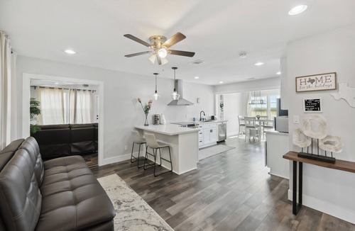 Del Valle House | Modern Del Valle Vacation Rental w/Deck & Views!