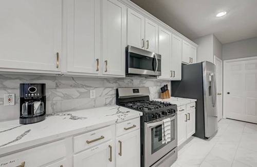 Sugar Land House | Modern Deluxe 4 bed Home
