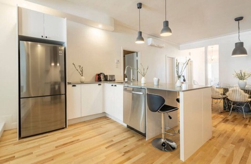 Hochelaga-Maisonneuve Apartment | Modern Deluxe Style, Spacious Chic - Downtown MTL