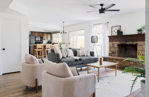 Desert Foothills Estates House | Modern Desert Oasis with A Pool & Nearby Hiking