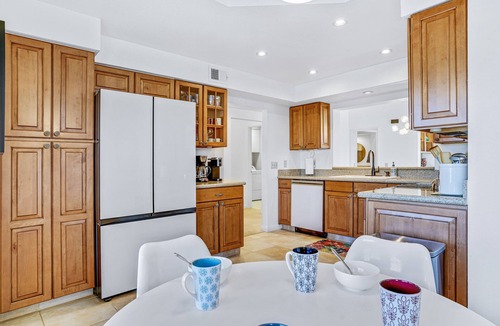 Palm Desert Condo | Modern Desert Retreat: Luxurious Comfort & Endless Activities