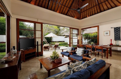 Jimbaran Bay Villa | Modern Design 3BR Villa Near Beach in Jimbaran