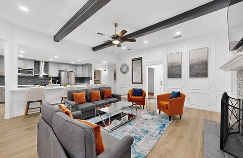 Southwest Carrollton House | Modern Design & Chef's Kitchen & Spacious & Stylish 4 bedroom 3.5 bathroom