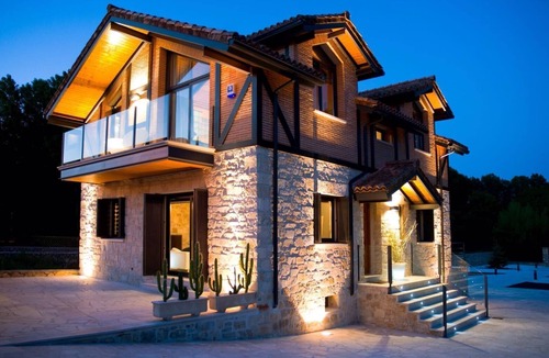 Pradena Ski Chalet | Modern design country house with fantastic qualities, jacuzzi, air conditioning, etc etc