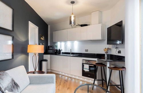 Notting Dale Apartment | Modern & Designed 2 bed apt w/terrace Notting Hill