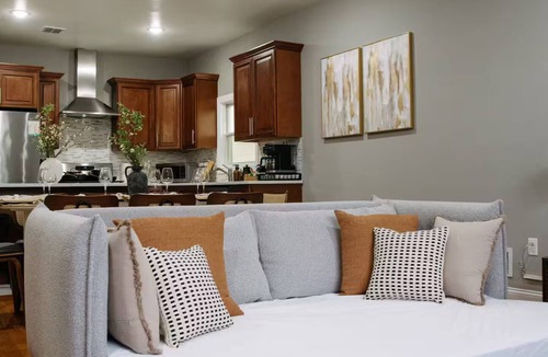 Hackensack River Waterfront House | Modern Designer 3BR Sleeps 9 Parking NYC