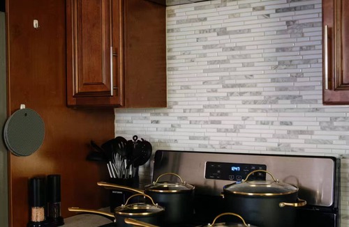 Hackensack River Waterfront House | Modern Designer 3BR Sleeps 9 Parking NYC