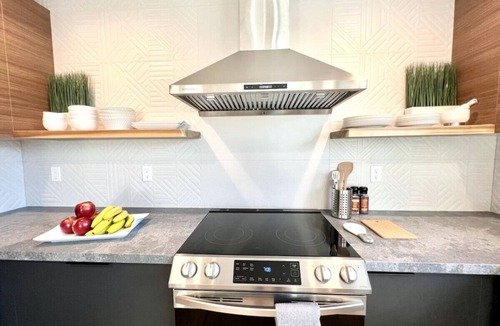 Northside Villa | Modern Designer Downtown Townhouse Secure Parking