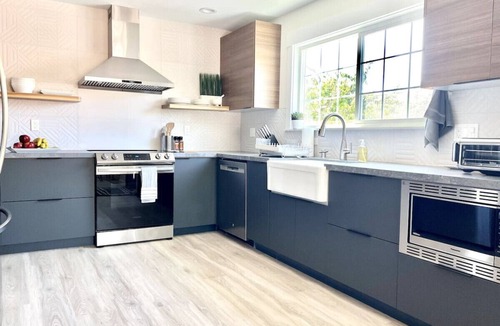 Northside Villa | Modern Designer Downtown Townhouse Secure Parking