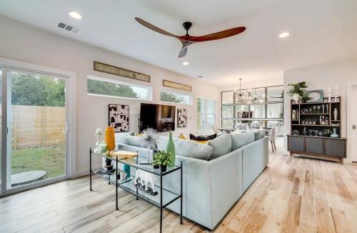 East MLK House | Modern Designer Home with Shared Pool