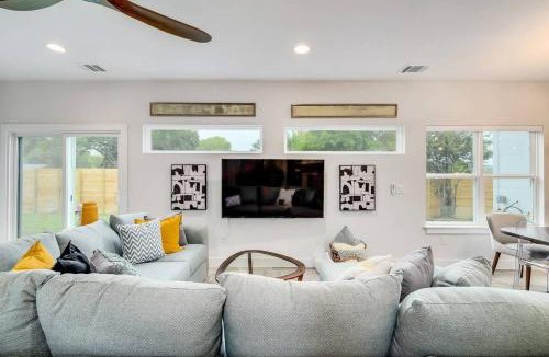 East MLK House | Modern Designer Home with Shared Pool