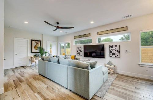 East MLK House | Modern Designer Home with Shared Pool