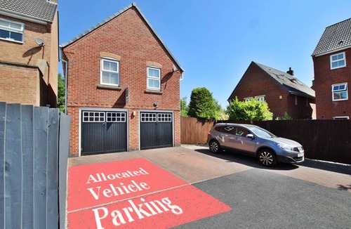 Thatto Heath House | Modern, detached 2 bedroom property. Free parking.