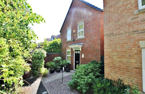 Thatto Heath House | Modern, detached 2 bedroom property. Free parking.