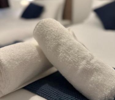 Guildford Ski Chalet | Modern Detached 4-Bedroom 2-Bath Home, Guildford