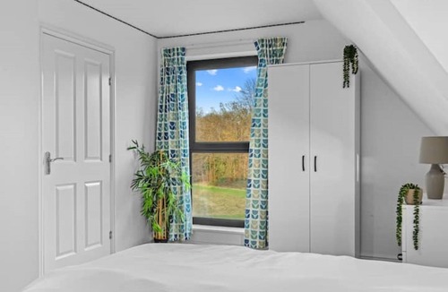 Uxbridge North House | Modern Detached 5 Bedroom House