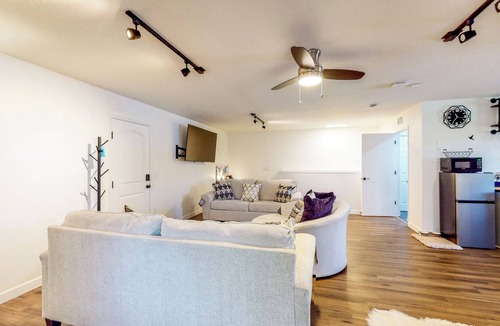 Goldenrod Condo | Modern Dog-Friendly apartment - kitchenette & Yard