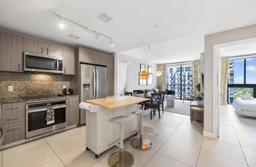 Doral Apartment | Modern Doral Condo w Free Parking