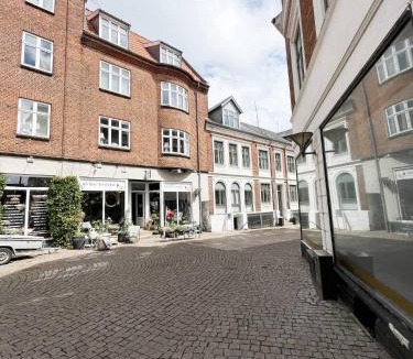 Hjørring Apartment | Modern Double Room 10 & Free Parking
