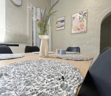 Hjørring Apartment | Modern Double Room 10 & Free Parking