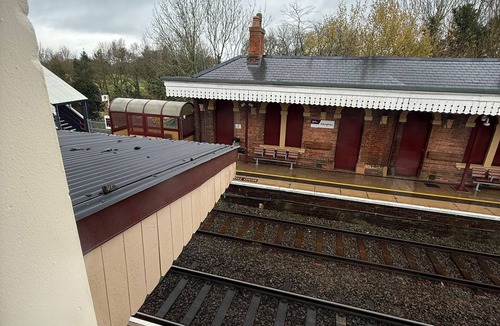 Albrighton Apartment | Modern Double Room Next to Albrighton Station | Free Parking