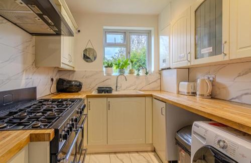 Whitefoot House | Modern Double Room with Fire TV