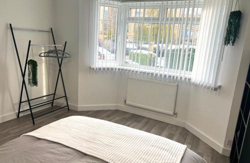 Whitefoot House | Modern Double Room with Fire TV