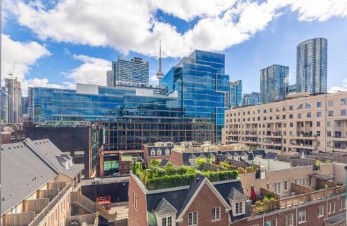 Wellington Place House | Modern Down Town Condo Near CN Tower with Fast WiFi