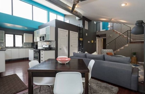 Chestnut House | Modern Downtown 2 Homes w/11 beds