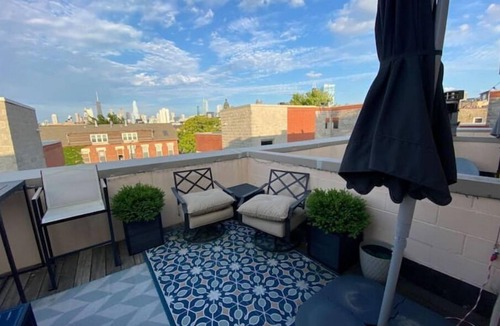 Noble Square House | MODERN DOWNTOWN 5-LEVEL-HOME WITH ROOFTOP AND 360-DEGREES SKYLINE VIEWS