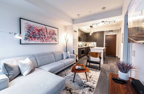 Wellington Place Condo | Modern Downtown Apartment | Workspace + Free Parking